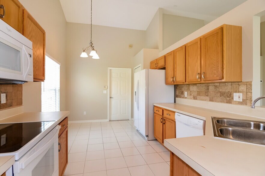 Building Photo - 4505 Sanibel Way