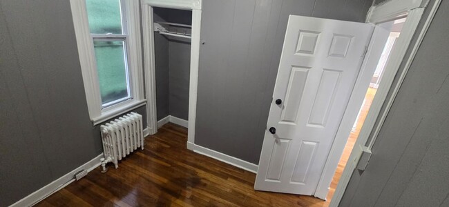 Building Photo - 4 bedroom, 1 bath