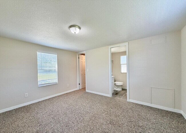 Building Photo - 10580 SW 105th Ave