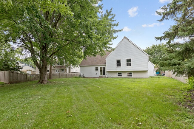 Building Photo - 135 Encina Dr