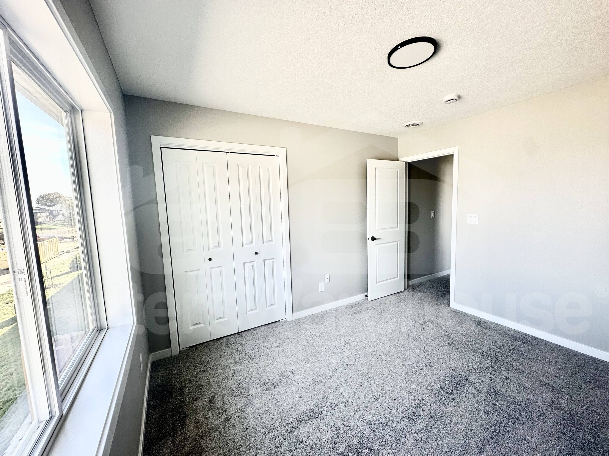 Building Photo - 7000 Lake Hill Dr