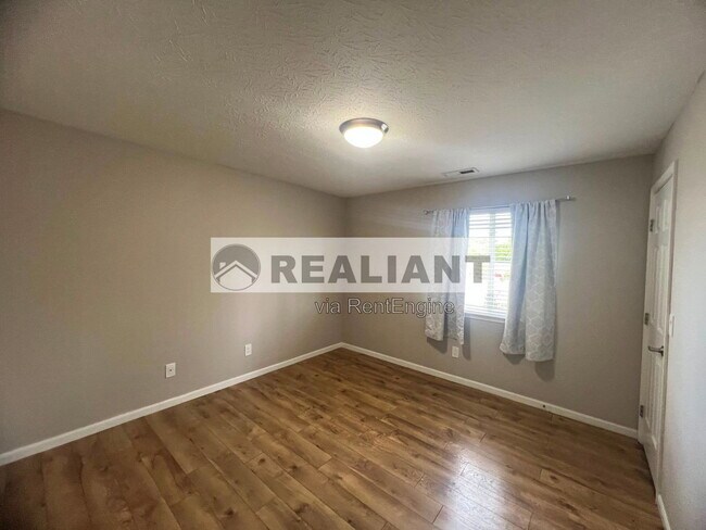 Building Photo - 159 Green River Dr
