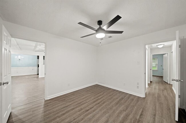 Building Photo - 16730 David Glen Dr