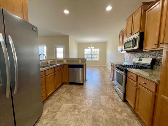 Building Photo - 5 Bedroom/3 Bath home with Garage in Tiger...