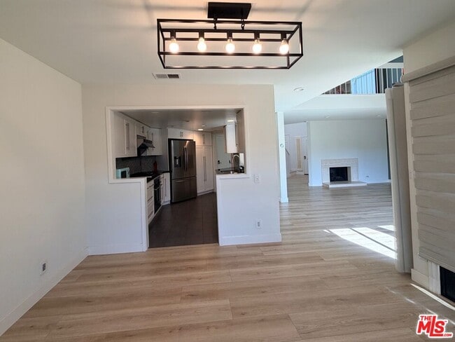 Building Photo - 12 Moss Glen