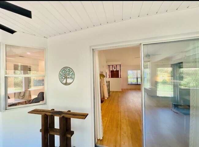 Building Photo - 104 Hartwood St