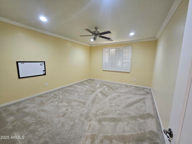 Building Photo - 3216 S Cottonwood Dr