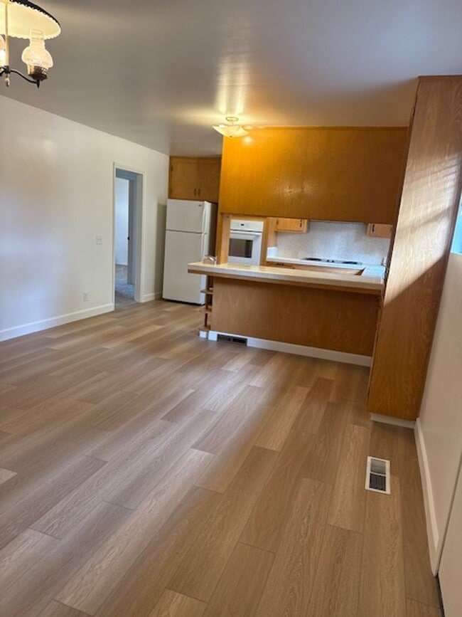 Building Photo - Large Three bedroom two bath home walking distance to downtown Monterey, DLI, MIIS and the Warf