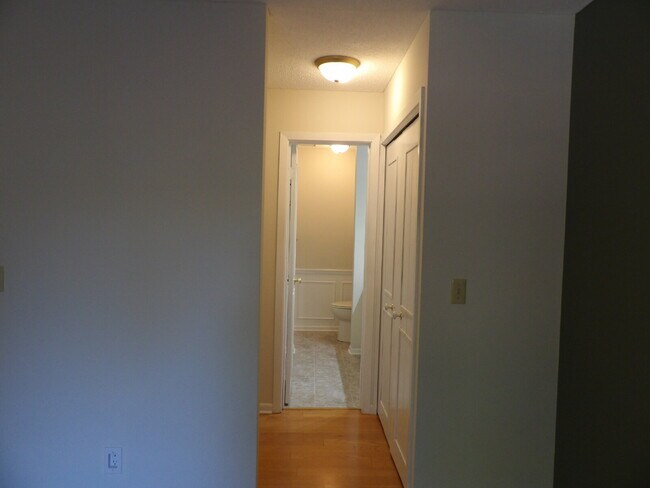 Building Photo - 2 Bed | 2 Bath Third Floor Condo