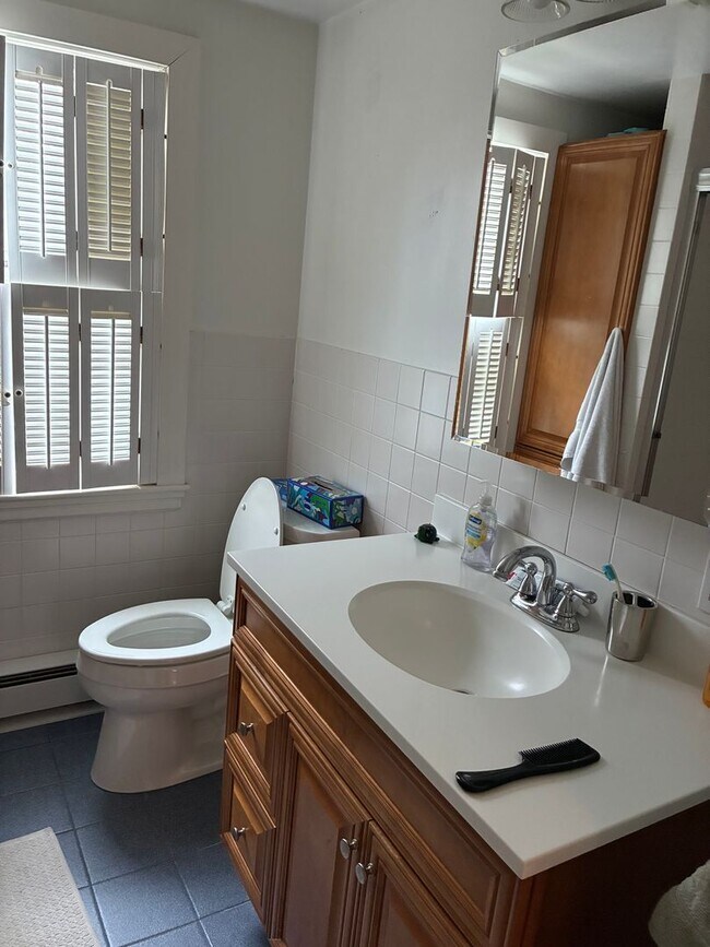 Building Photo - Beautiful single family house in a prime location in Newton