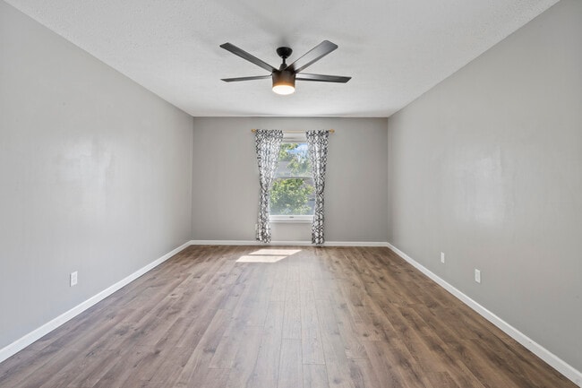Building Photo - 4690 Lindbergh Dr