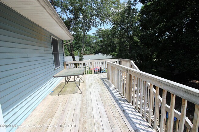 Building Photo - 233 Keller St