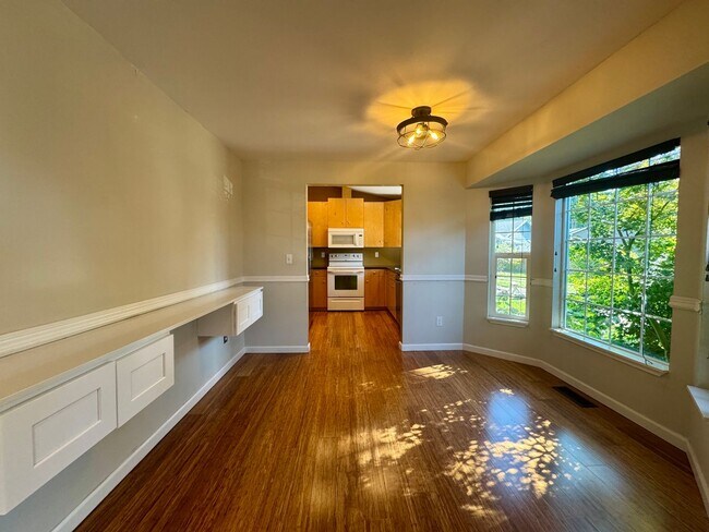 Building Photo - $500 Move In Discount! | 3 Bedroom 2 Bath ...
