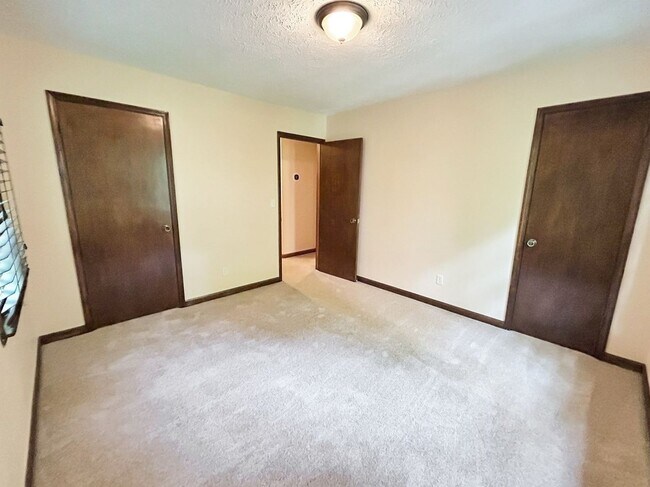 Building Photo - 2491 Annandale Dr