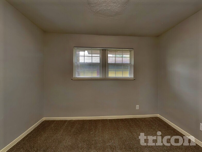 Building Photo - 2706 Dewberry Ln