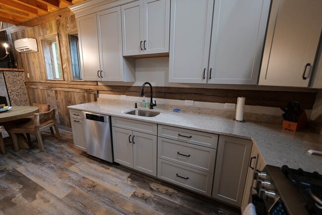 Building Photo - 23 Winter St