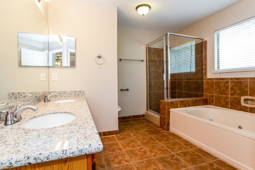 Building Photo - 2607 Hidden Garden Dr