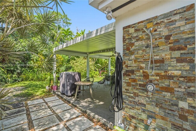 Building Photo - 7830 SW 53rd Pl