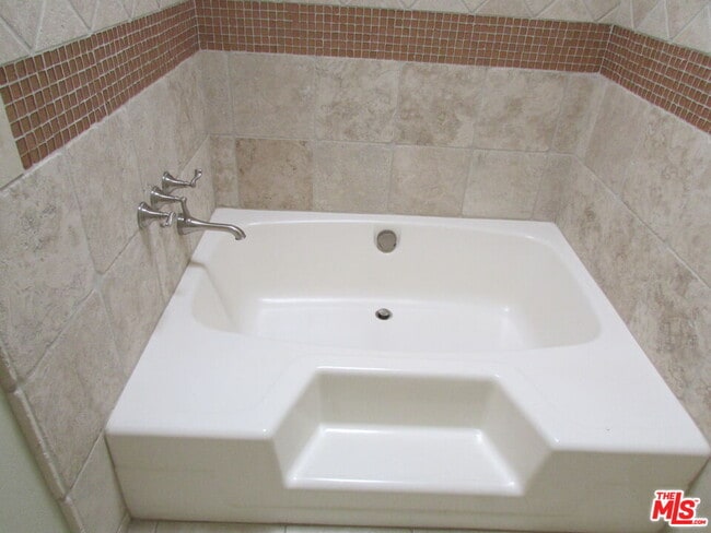 Building Photo - 1850 Midvale Ave