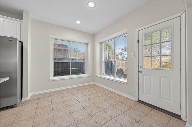 Building Photo - 23730 River Pl Dr