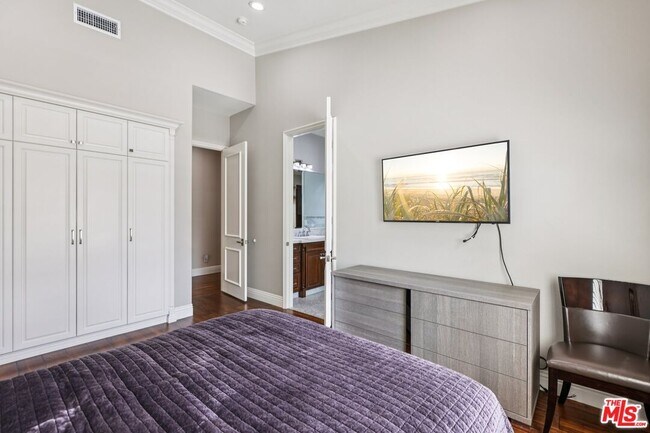 Building Photo - 27048 Triumph Ave