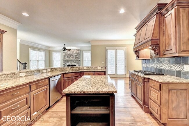 Building Photo - 8920 Doral Dr