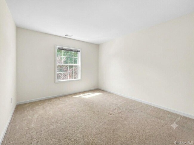 Building Photo - 61 N River Dr