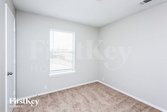 Building Photo - 1615 Wavecrest Dr