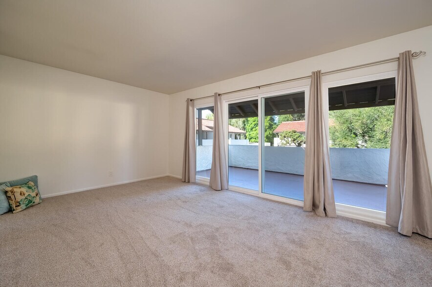 Main bedroom opens to Balcony - 30747 Calle Chueca