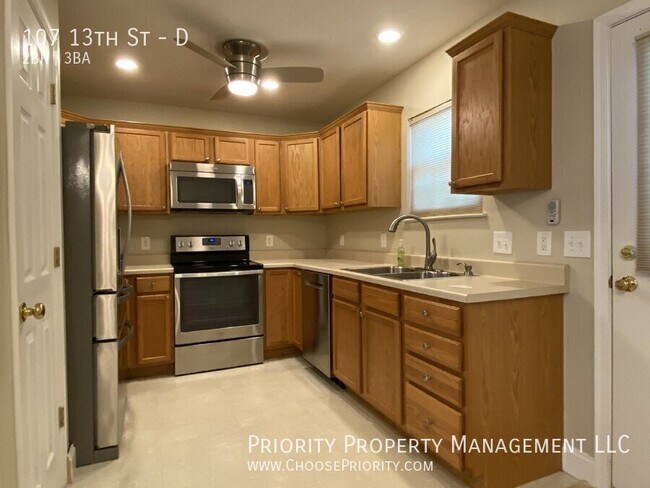 Building Photo - 107 13th St