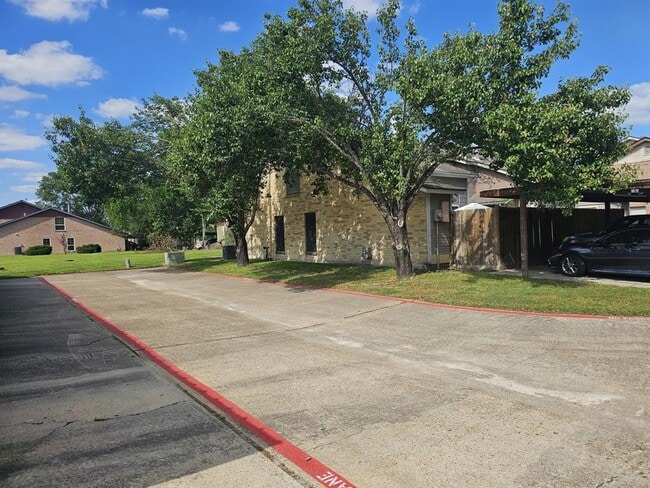 Building Photo - 1983 Country Village Blvd