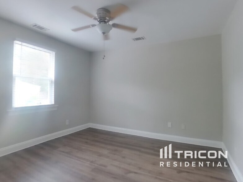 Building Photo - 3300 Maygreen Ave