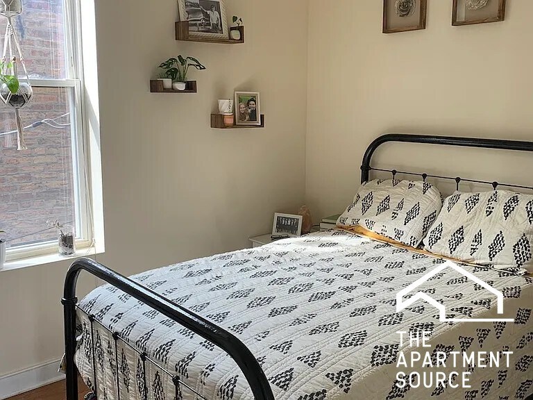 Building Photo - 851 W Fletcher St