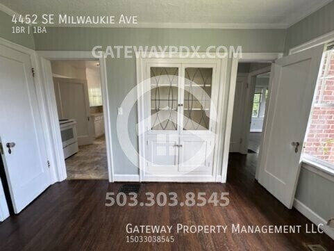Building Photo - 4452 SE Milwaukie Ave