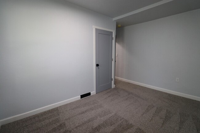 Building Photo - 855 Langlade Ave
