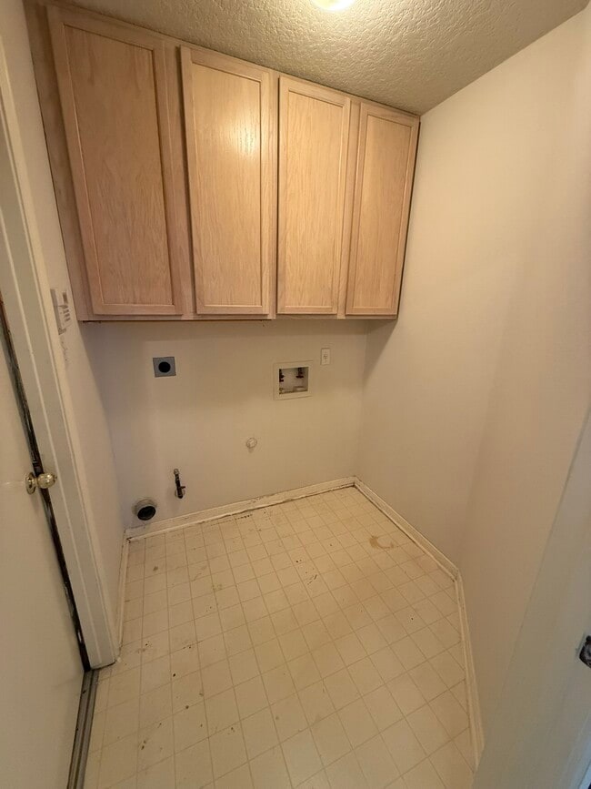 Building Photo - 2315 Glendavon Ln