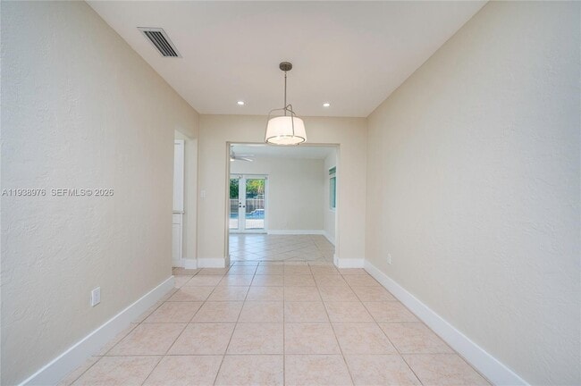 Building Photo - 5626 SW 69th Ave