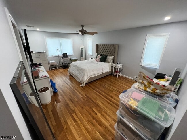 Building Photo - 497 Division Ave