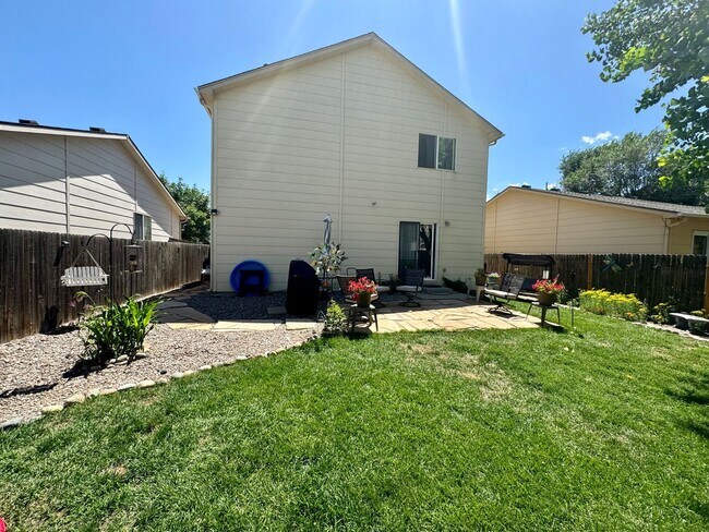 Building Photo - Cozy 3 Bedroom home close to Powers Blvd