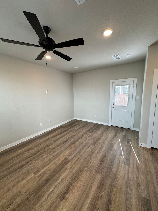 Building Photo - 200 White Water Dr