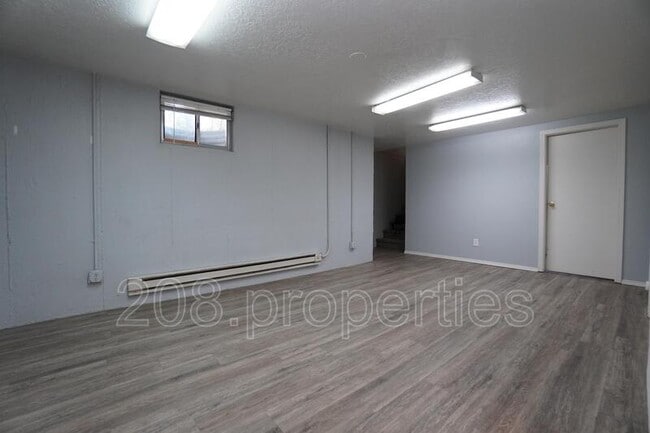 Building Photo - 1229 S Lincoln Ave