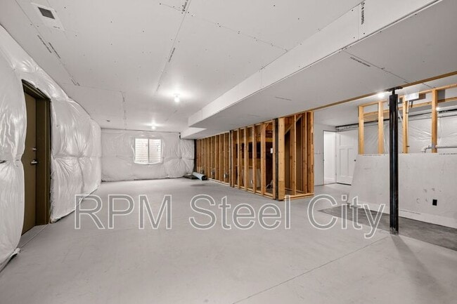 Building Photo - 868 E Sandusky Dr