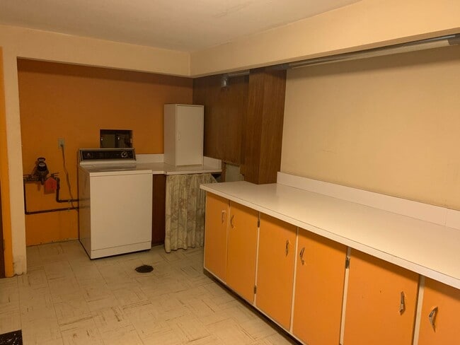 Building Photo - 4 bed/2 bath Home located in central Fort Collins off Drake