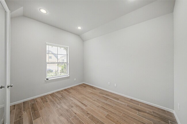 Building Photo - 31527 Splitting Willow Ln