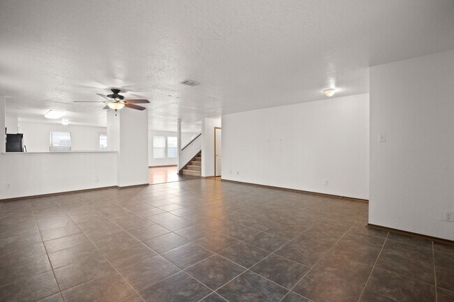 Building Photo - 668 NW Crossing Dr