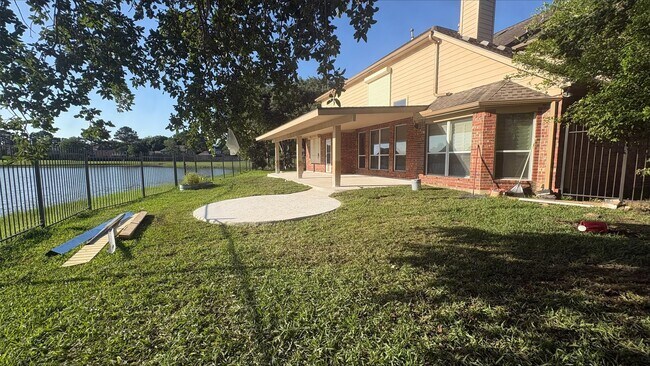 Building Photo - 1215 Pelican Hill Dr