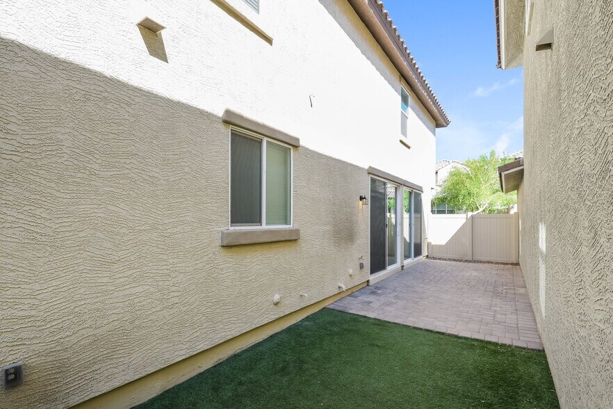 Building Photo - 12314 W Cactus Blossom Trail