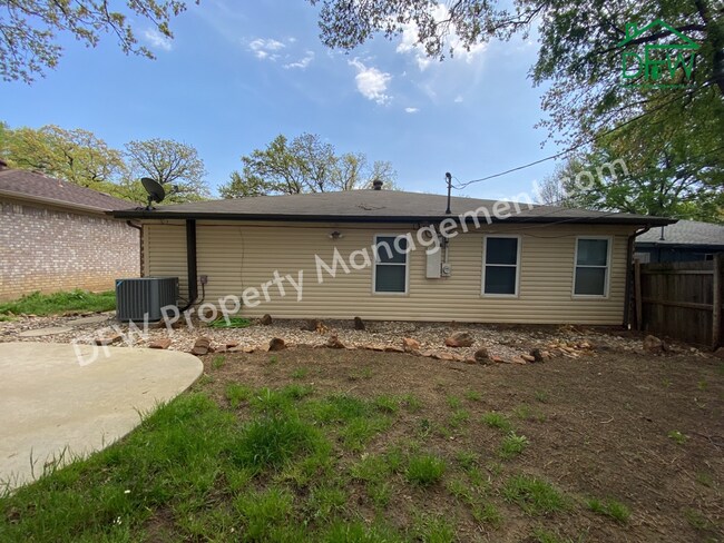 Building Photo - 1116 Hidden Creek Dr