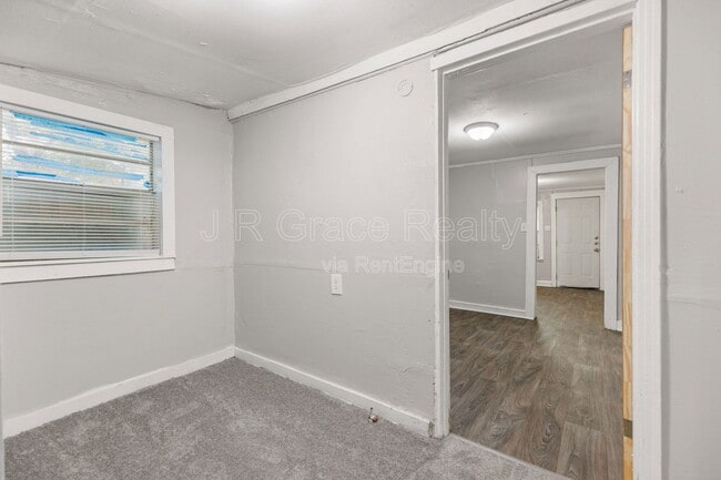 Building Photo - 515 E Lee St