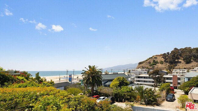 Building Photo - 117 Ocean Way